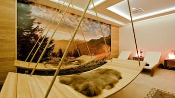 Een sauna, een bubbelbad, een stoombad, lichaamsbehandelingen