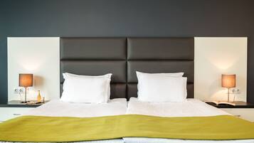 Deluxe Studio | Minibar, in-room safe, individually decorated, desk