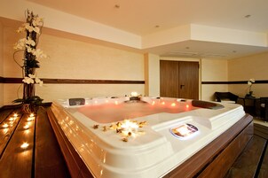 Indoor spa tub