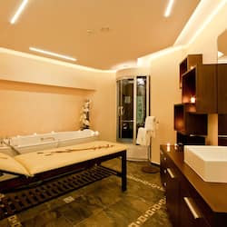 Sauna, bain à remous, hammam, soins corporels, soins du visage, massages