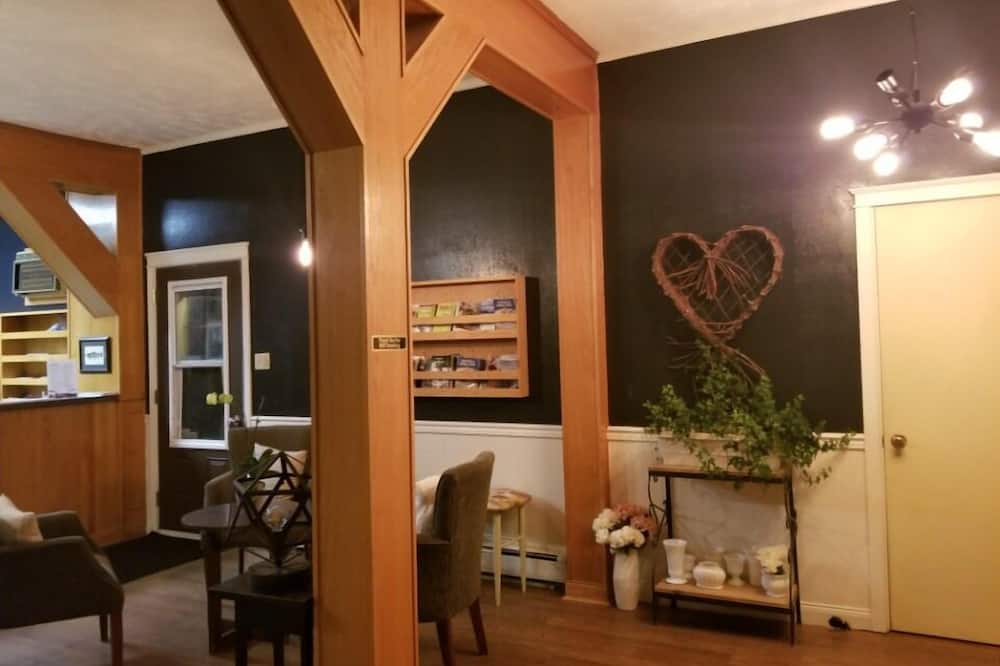 Silverwood Inn & Suites