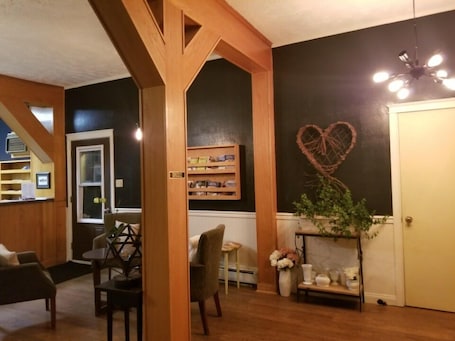 Interior entrance. Silverwood Inn & Suites