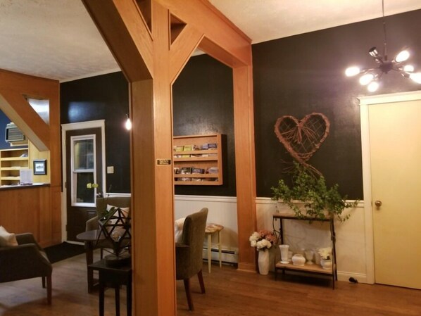 Interior entrance - Silverwood Inn & Suites (Fredericton)