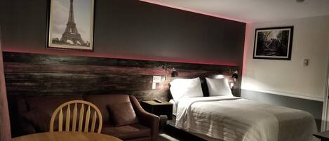 Studio, 1 Queen Bed, Non Smoking, Kitchenette