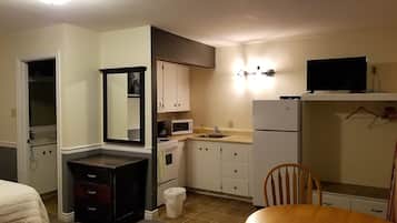 Desk, iron/ironing board, free WiFi, bed sheets