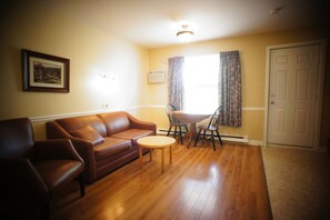 Suite, 2 Double Beds, Non Smoking, Kitchen - Silverwood Inn & Suites (Fredericton)