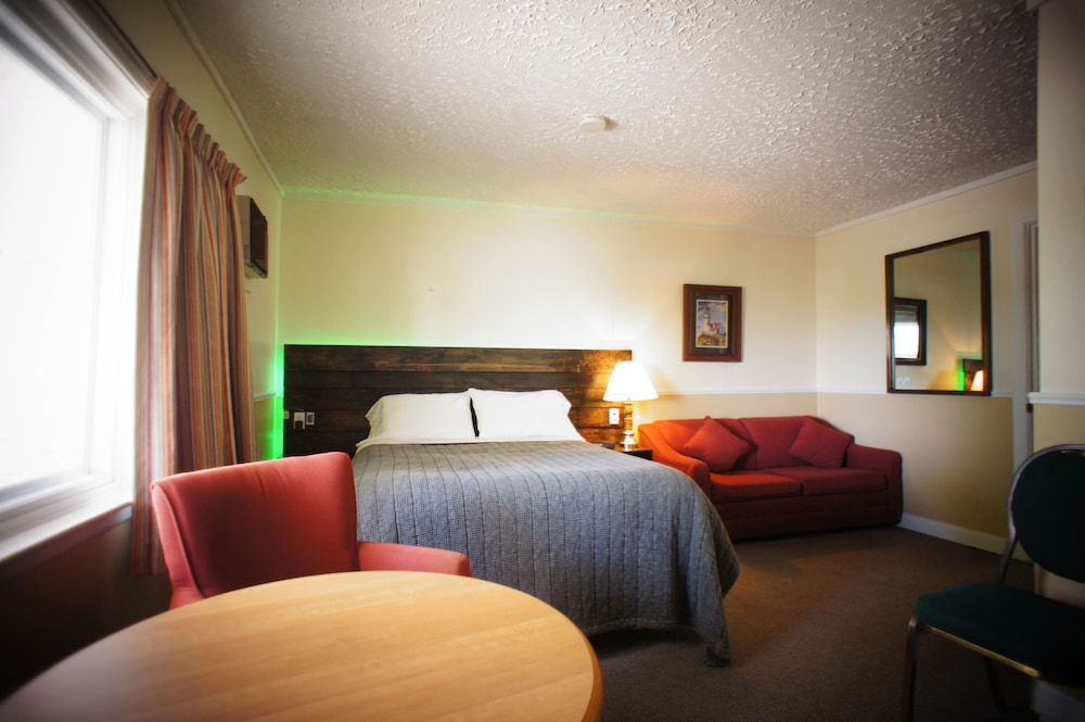 Silverwood Inn & Suites by null