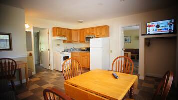 Family Suite, 2 Bedrooms, Non Smoking, Kitchen