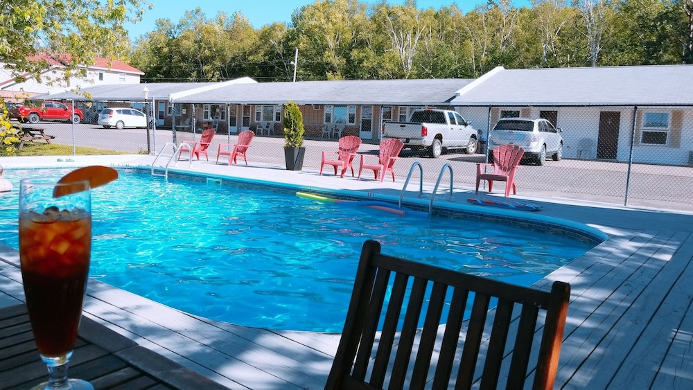 Silverwood Inn & Suites by null