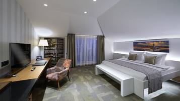 Suíte empresarial, 1 cama King, sacada, vista para a colina | Sacada