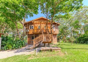 Individually decorated, individually furnished, blackout curtains - Guava Grove Resort & Villas (Roatan)