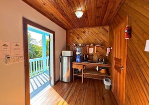 Studio, 2 Double Beds, Garden View | Private kitchen