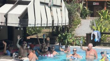 Swim-up bar