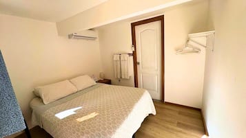 Habitación básica | 3 habitaciones, decoración personalizada y muebles diferentes