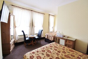 Large Twin Room (First Floor) | Sängtillbehör av högsta kvalitet och gratis wi-fi