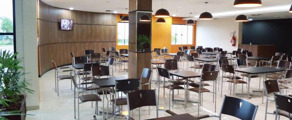 Lunch and dinner served, Brazilian cuisine - Comfort Hotel Rio Branco (Rio Branco)