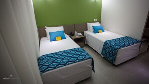 Standard Room, 2 Single Beds, Non Smoking | Minibar, in-room safe, desk, cribs (free) - Comfort Hotel Rio Branco (Rio Branco)