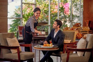 3 restaurants, breakfast, lunch, dinner served; international cuisine