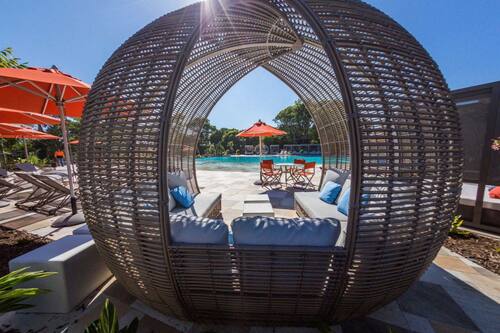 2 outdoor pools, free pool cabanas, pool umbrellas