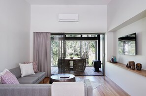 Luxury Villa | Living area - Elements of Byron (Byron Bay)