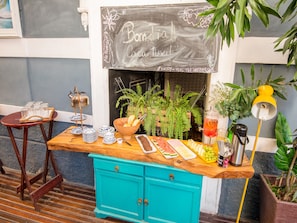 Café da manhã com buffet grátis todos os dias