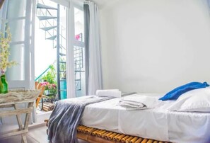 クラシック ダブルルーム ダブルベッド 1 台 | WiFi (無料)、ベッドシーツ