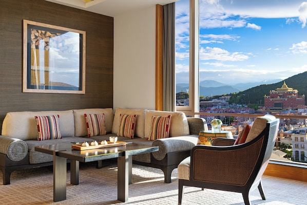 Executive-Suite, 1 King-Bett | Hochwertige Bettwaren, Minibar, Zimmersafe, individuell dekoriert