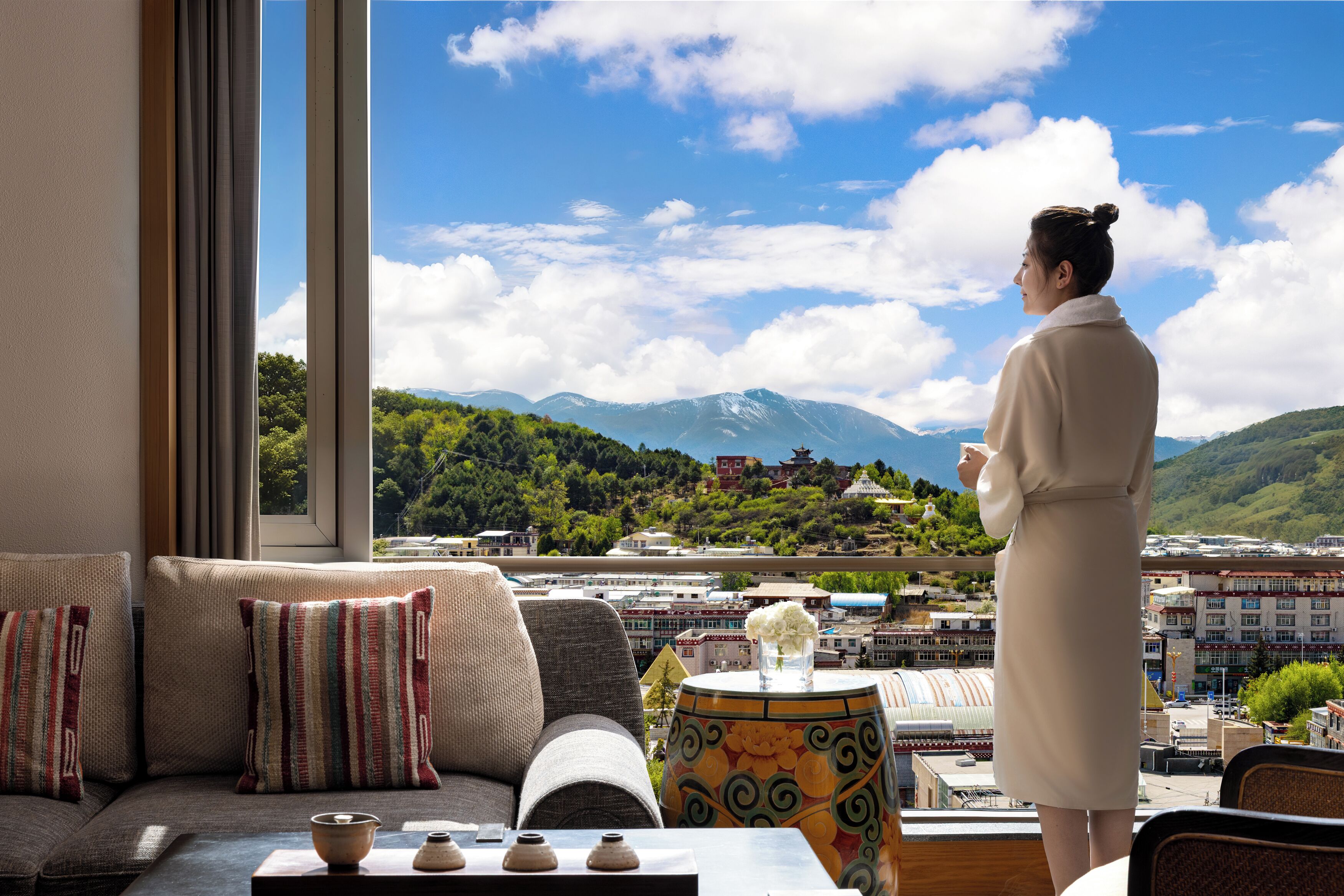 executive suite, 1 king bed | premium bedding, minibar, in-room safe, individually decorated