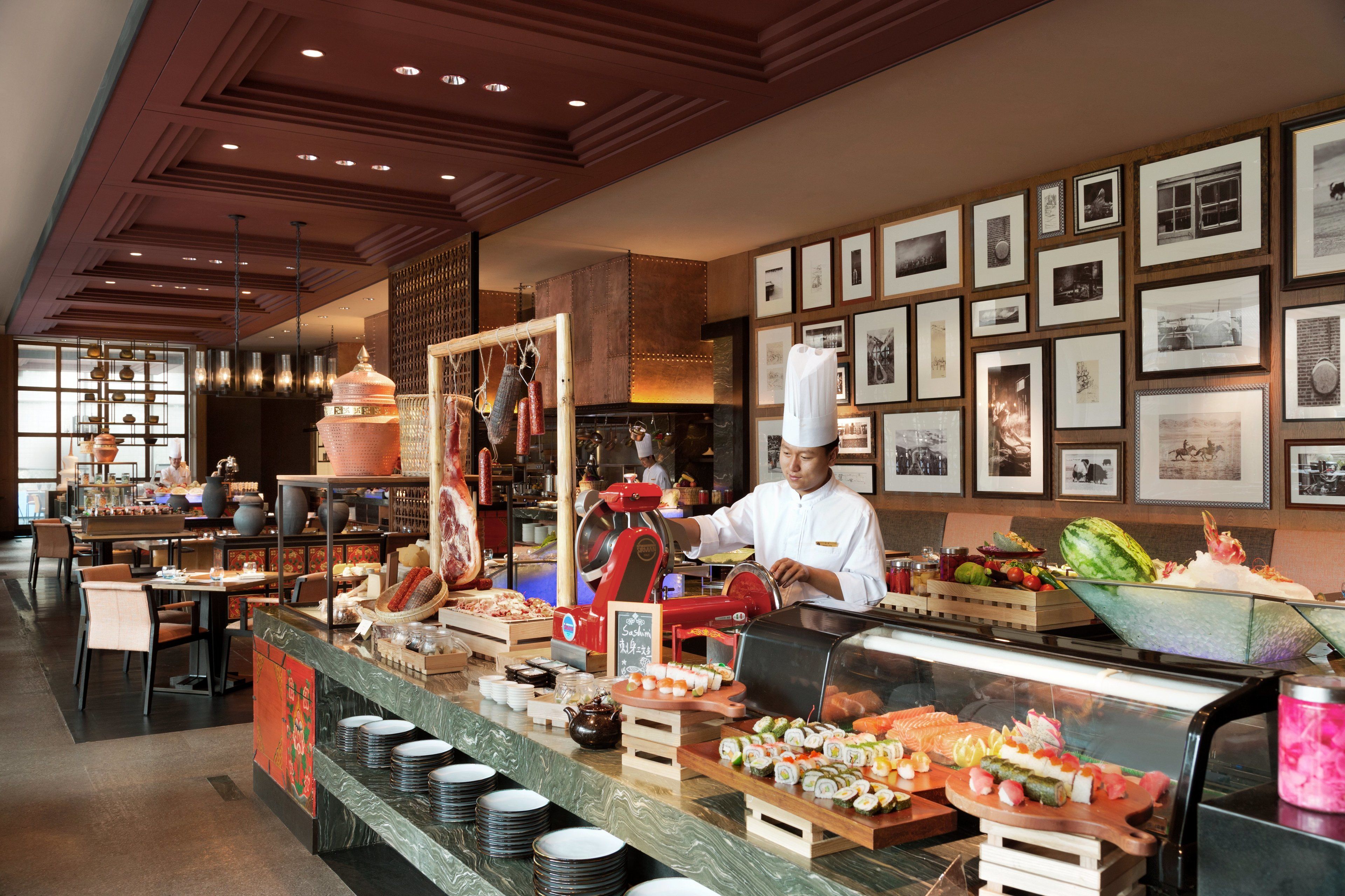 daily buffet breakfast (cny 138 per person)