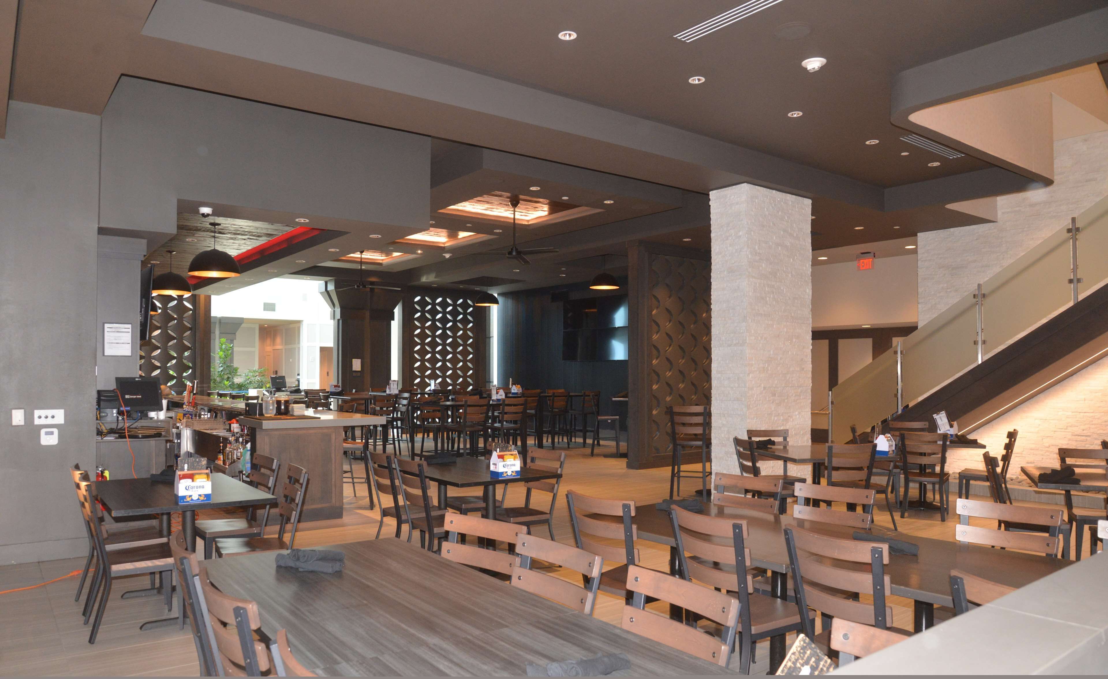 2 restaurants, lunch served