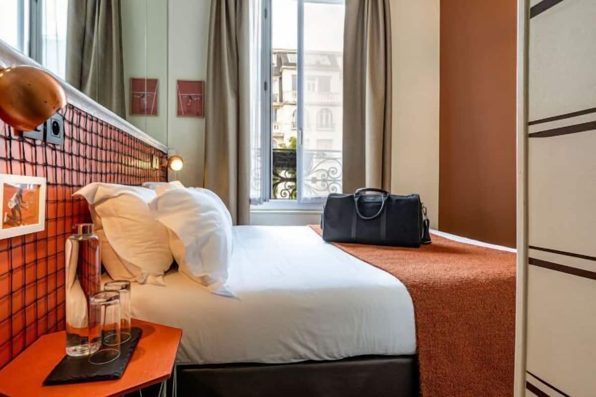 Premium bedding, in-room safe, desk, blackout curtains