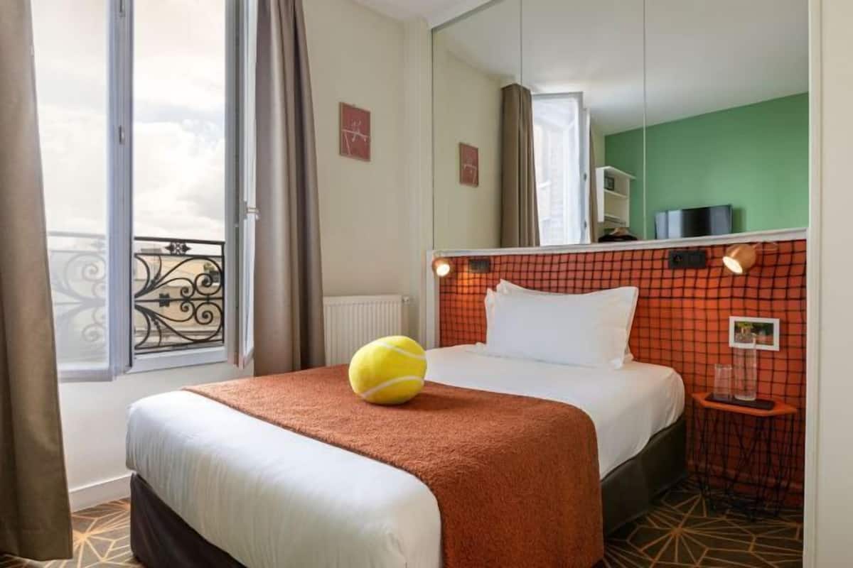 Premium bedding, in-room safe, desk, blackout curtains
