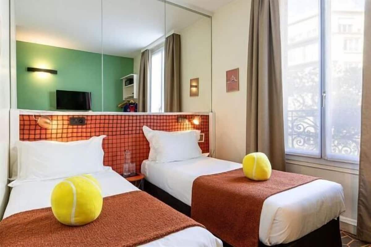 Premium bedding, in-room safe, desk, blackout curtains