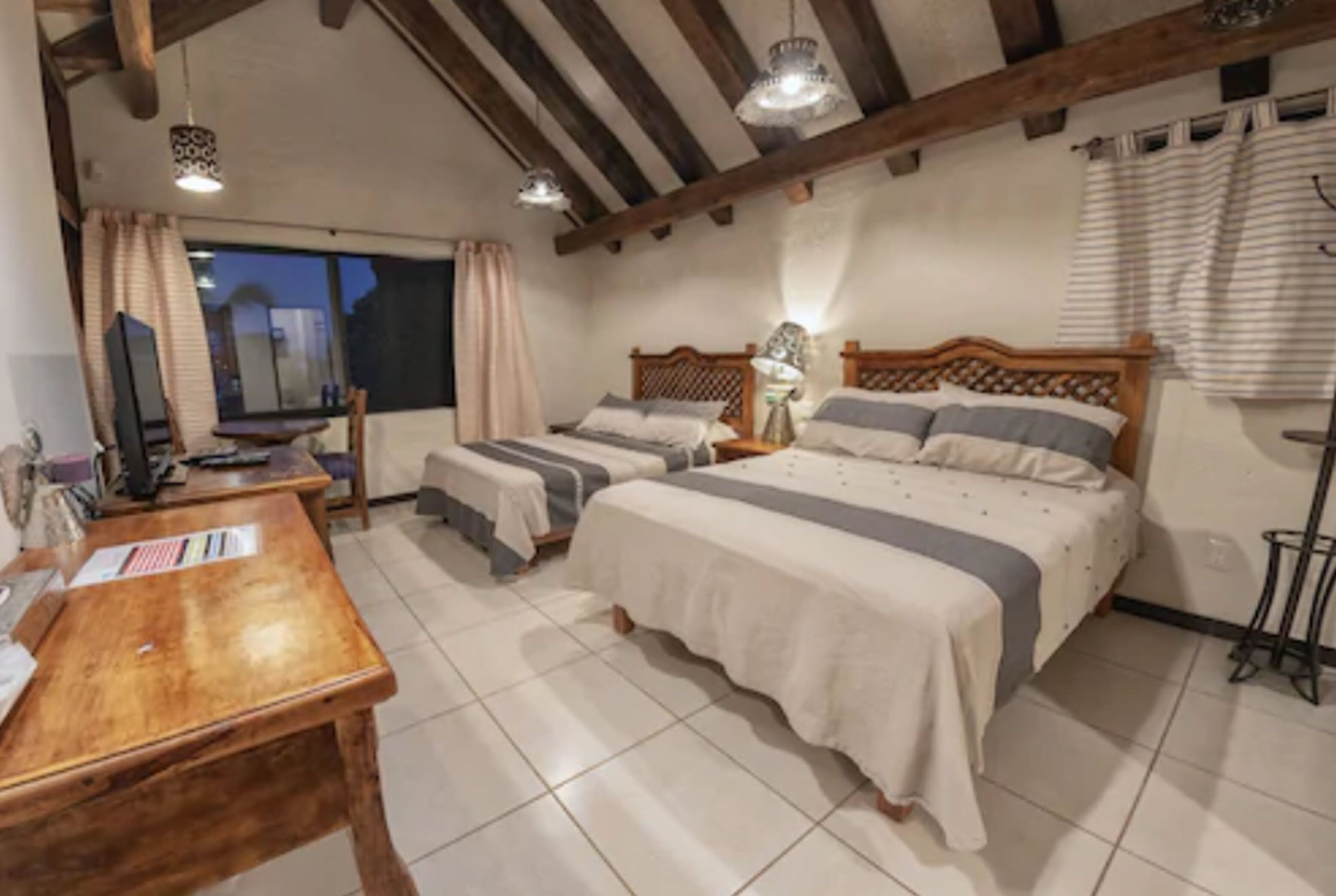 Habitación doble estándar | Escritorio, wifi gratis y ropa de cama 