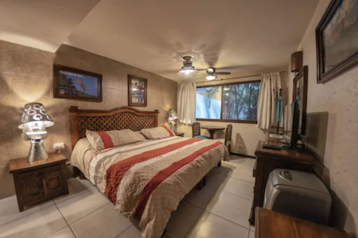 Suite (Master) | Desk, free WiFi, bed sheets