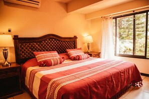 Desk, free WiFi, bed sheets - Casa Yunenisa (Oaxaca)