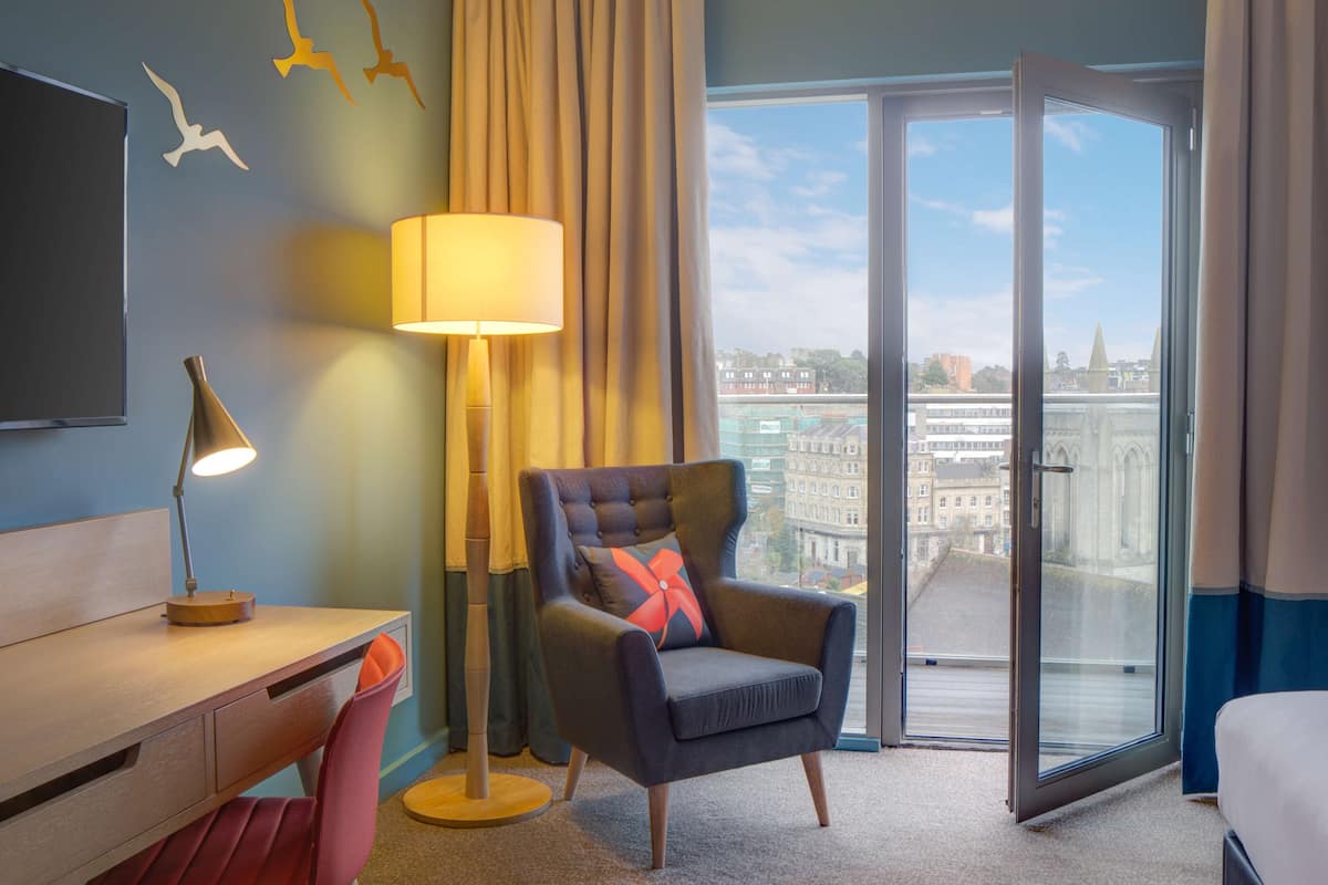 room, 1 king bed, balcony | in-room safe, desk, laptop workspace, blackout curtains