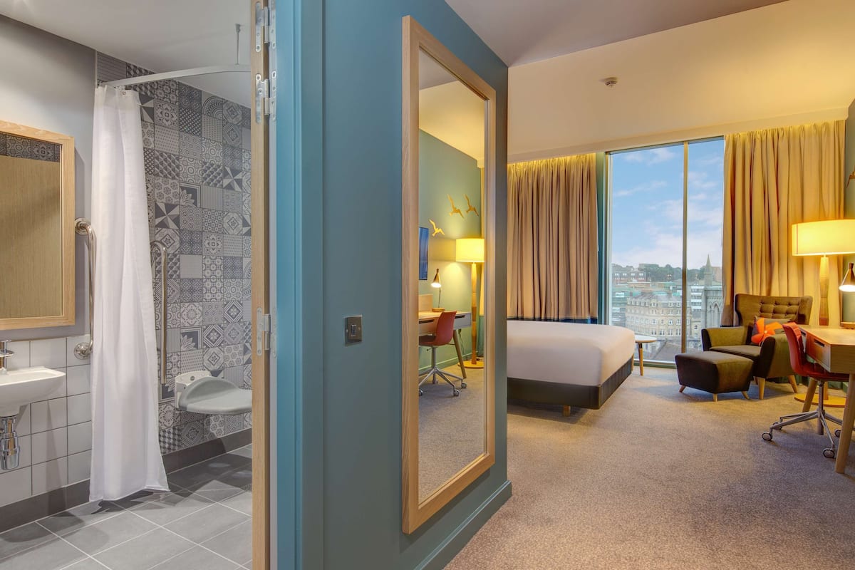 in-room safe, desk, laptop workspace, blackout curtains