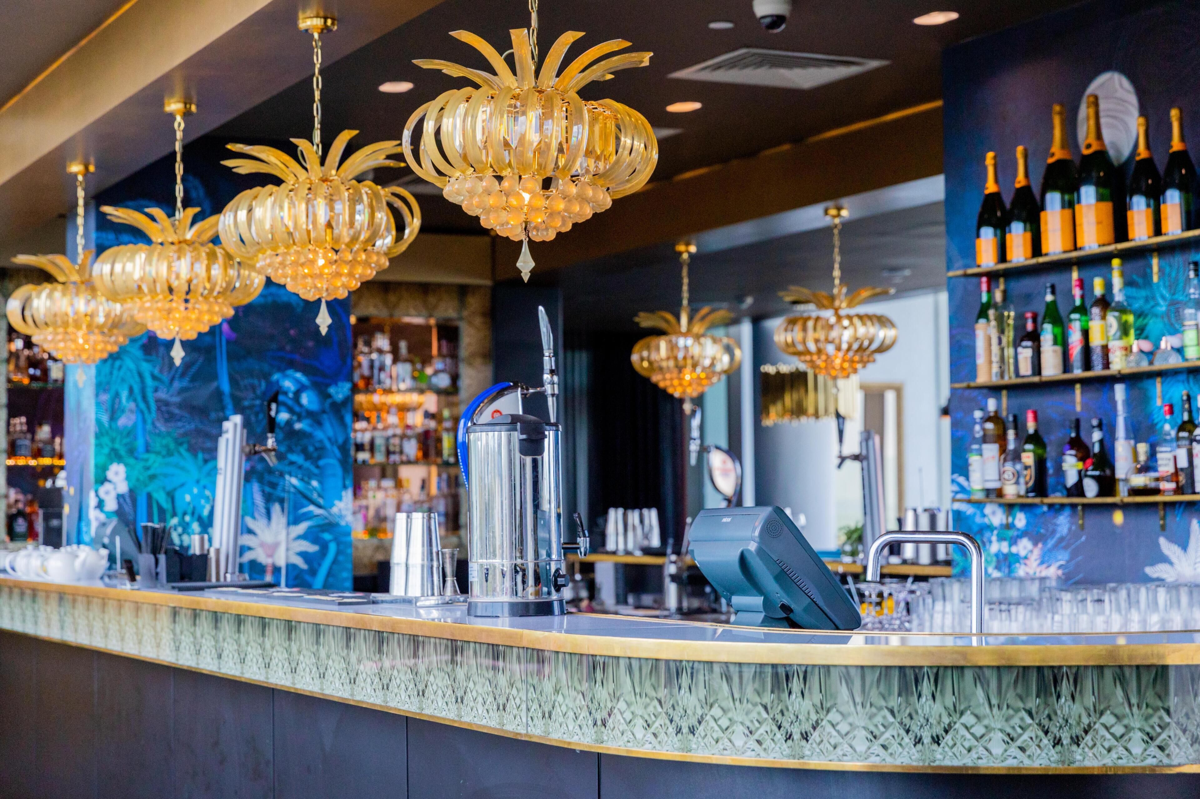 Lobby lounge