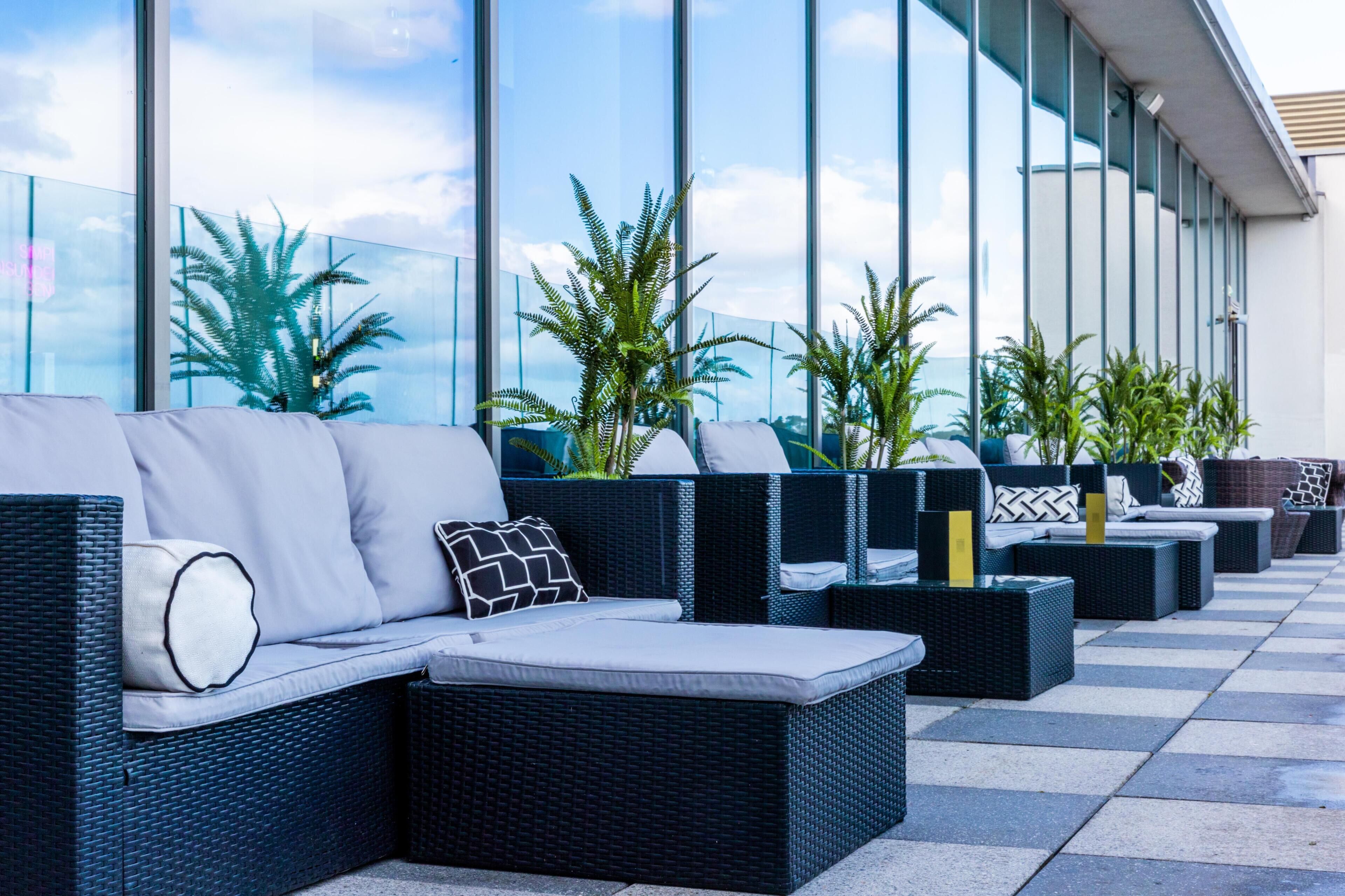Lobby lounge