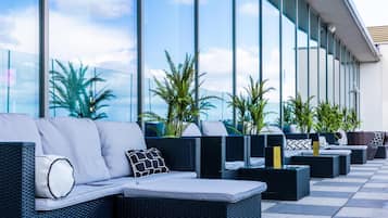 Lobby lounge