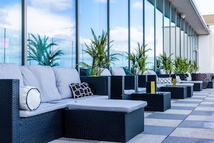 Lobby lounge
