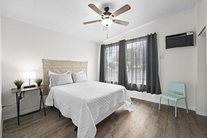 デラックス スイート | 客室ごとに異なる装飾、客室ごとに異なるインテリア、デスク、ノートパソコン用作業スペース