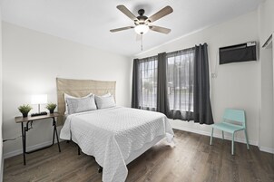 Deluxe Suite | Individually decorated, individually furnished, desk, laptop workspace