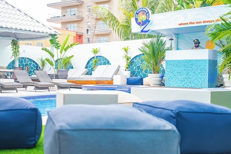 Bar junto a la piscina