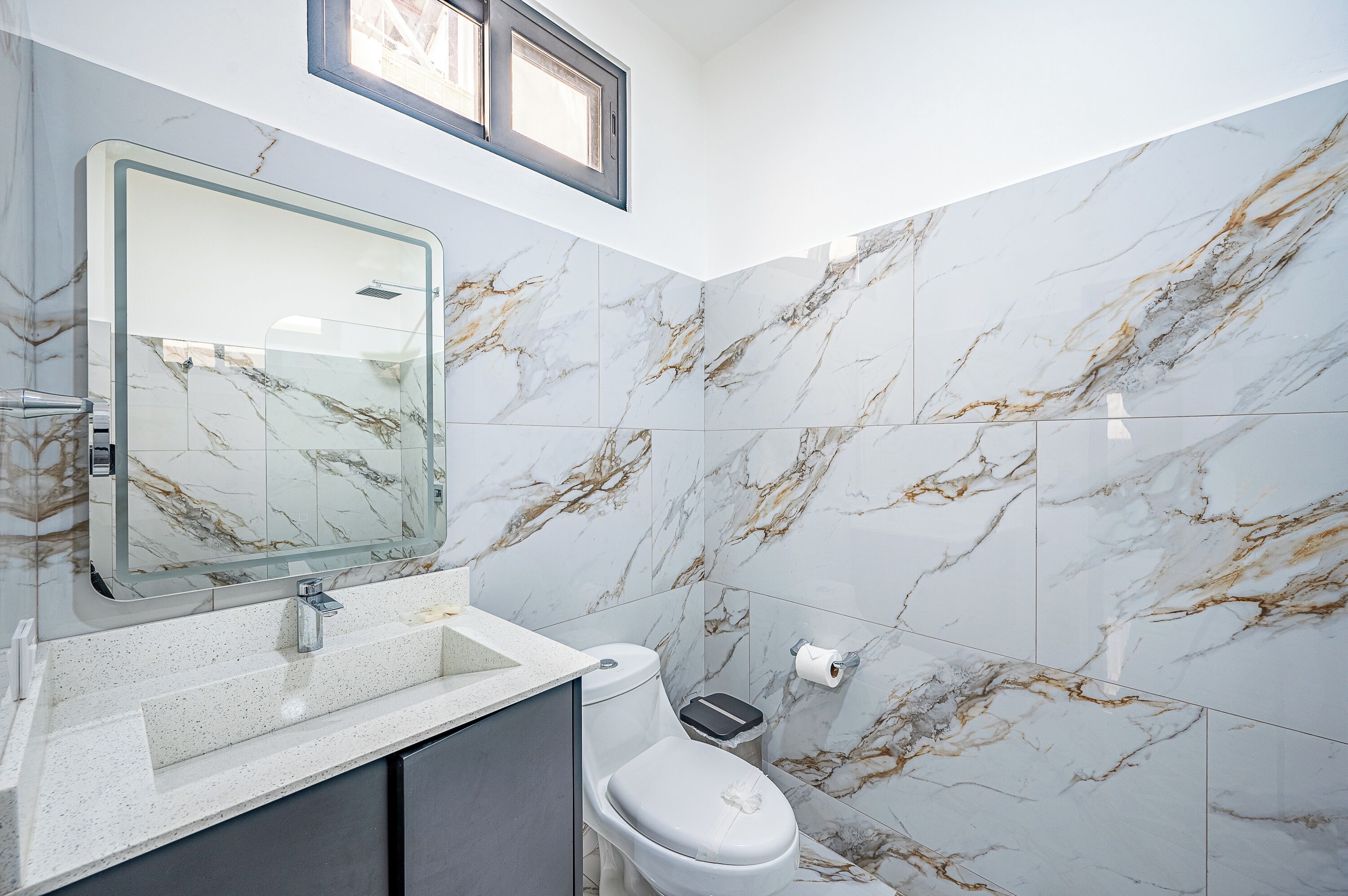 standard room, 1 king bed | bathroom | shower, towels, soap, shampoo