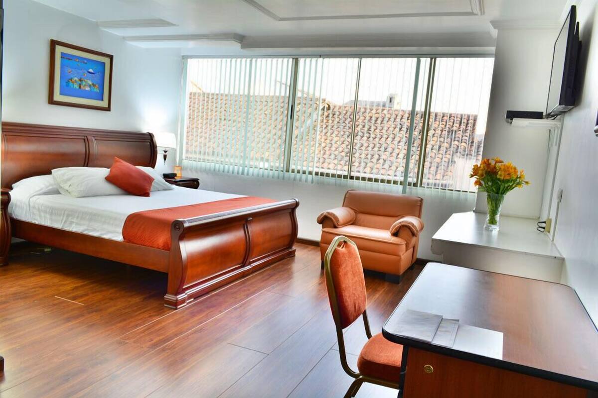 Deluxe King Room | Down duvets, in-room safe, individually furnished, desk