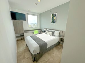 Standard Room, 1 Double Bed | Desk, free WiFi, bed sheets - SR Hotel (Zapopan)