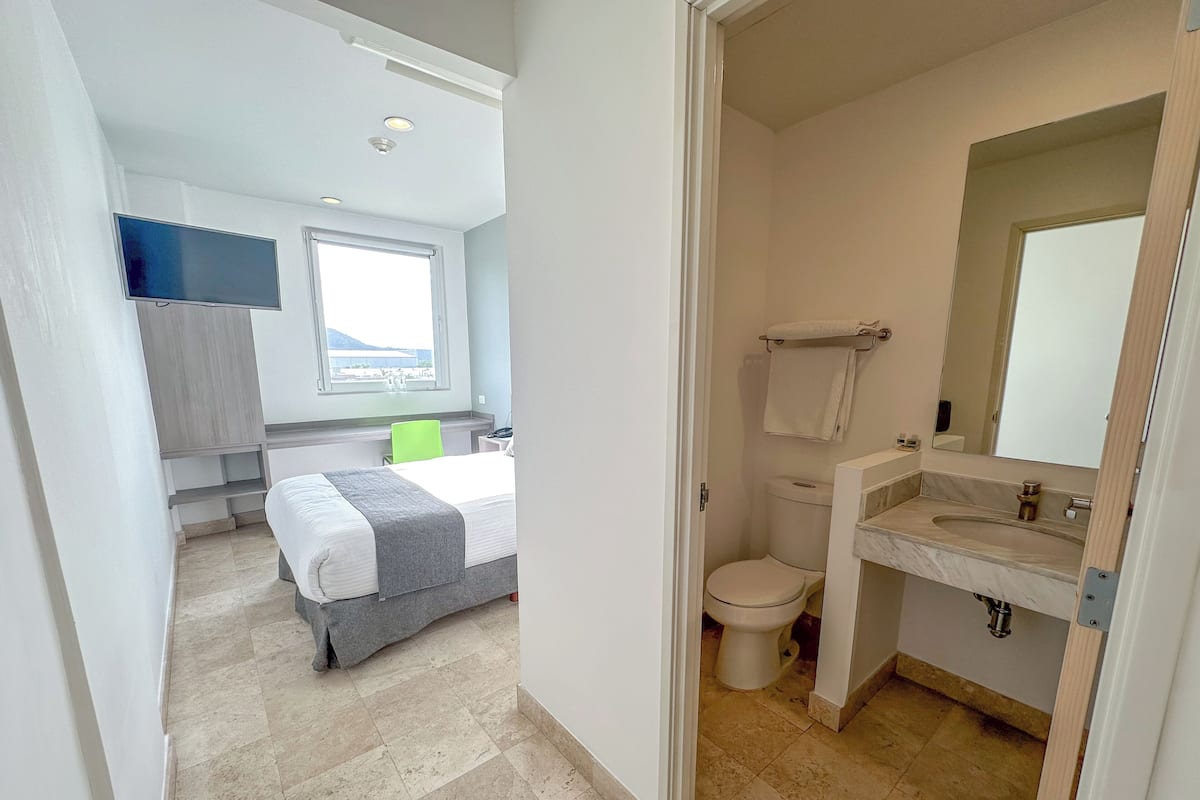 Standardzimmer, 1 Doppelbett | 1 Schlafzimmer, Schreibtisch, kostenloses WLAN, Bettwäsche