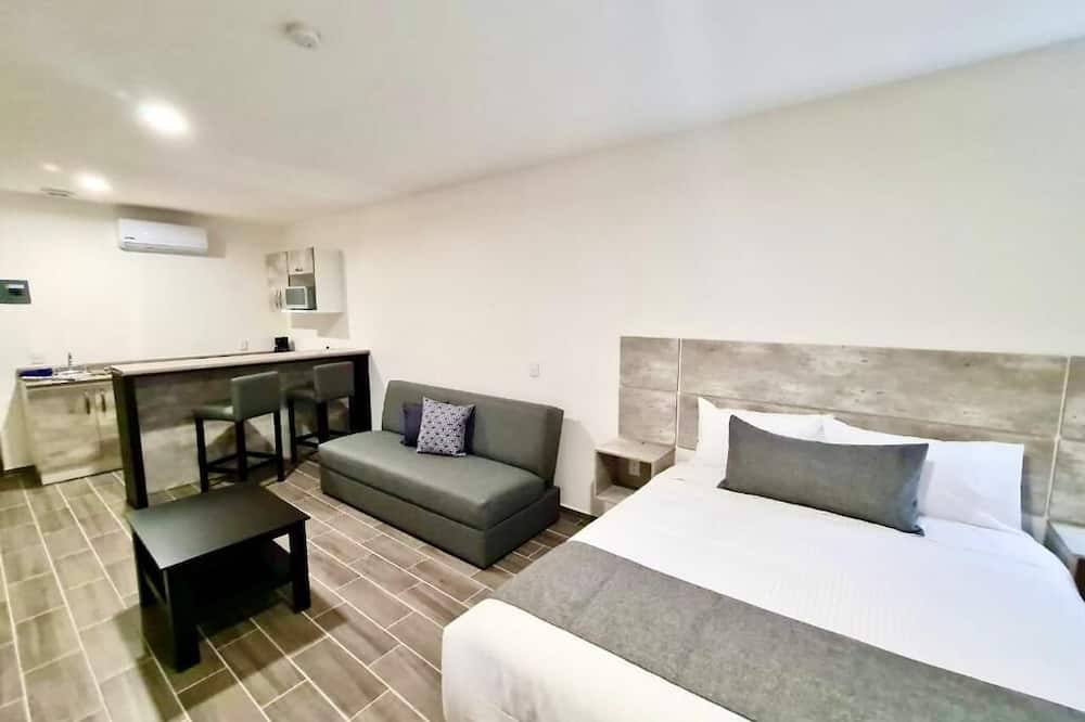 SR Hotel